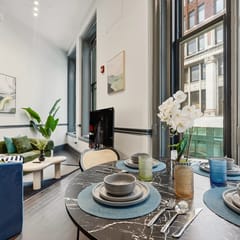 Stylish 1 Bed Downtown apartment with Sofa bed