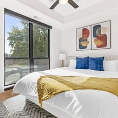 Modern Apt with Rooftop & City Views
