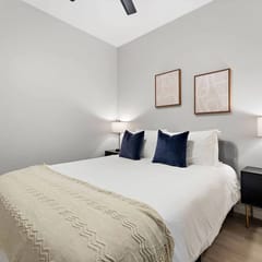 Downtown 2-Bed with Rooftop & Gym