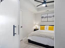 DT, UMN, 1BD, Gym, Free Parking, Rooftop by River