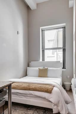 Luxe Studio with Rooftop Pool