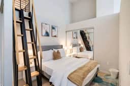 Pool, Gym, Free parking, 5 mins walk to Paycor