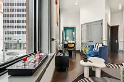 Stylish 1 Bed Downtown apartment with Sofa bed