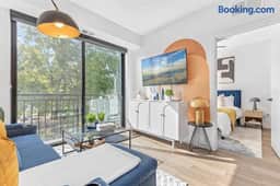 Modern 1BD Near DT & UMN Gym Street Parking - Image 2