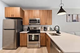 Downtown 2-Bed with Rooftop & Gym - Image 5