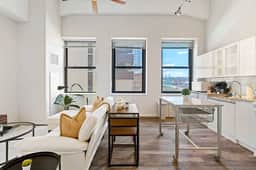 Downtown Apt with Pool, Parking near stadiums - Image 5