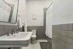 Stylish Downtown 2BR | Walkable to NFL - Image 4