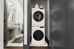 Stylish Downtown 2BR | Walkable to NFL - Image 5