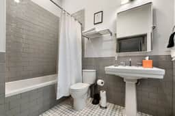 Comfortable 2BR — Conveni - Image 5
