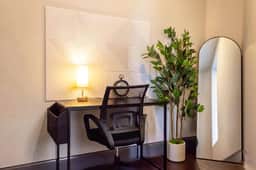 Urban 1BR Downtown–Close - Image 4