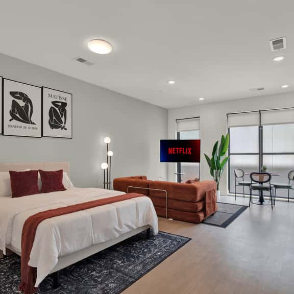 OTR Queen Suite | Pool, Gym & Rooftop - Image 1