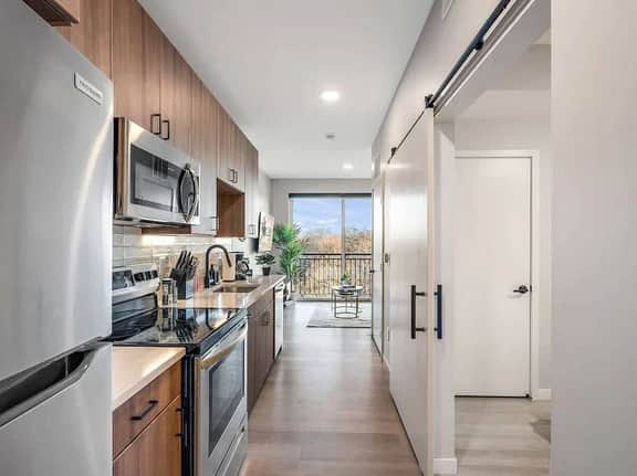 DT, UMN, New 1BD GYM, Rooftop, Free Parking