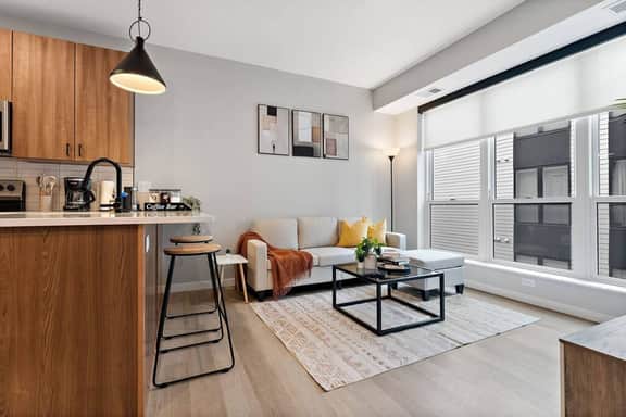 Downtown 2-Bed with Rooftop & Gym