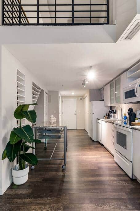 CBD OTR Gym, Pool, Free Parking, Steps to Stadiums