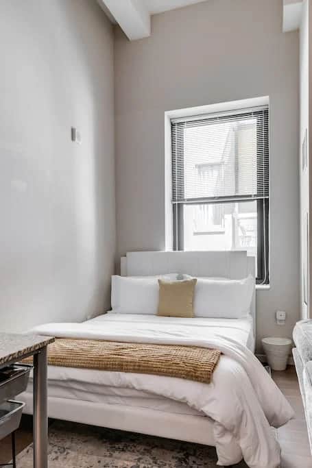 Luxe Studio with Rooftop Pool