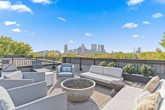 Modern Apt with Rooftop & Skyline Views