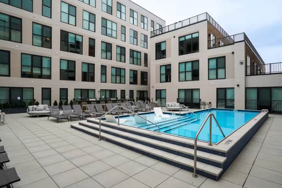 Cozy Modern 1BR in Downtown OTR, GYM, POOL