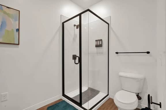Chic 2BR in OTR | Pool, Gym & Walkable Area