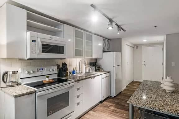 Modern Downtown Loft | Pool & Rooftop Access