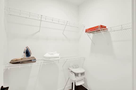 OTR 1BR Private Suite | Pool, Gym - Image 3