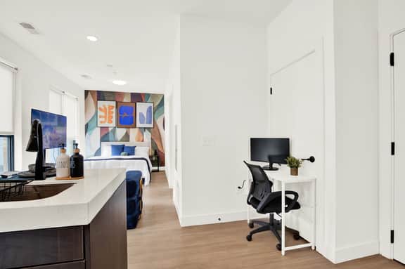 OTR 1BR Private Suite | Pool, Gym - Image 4