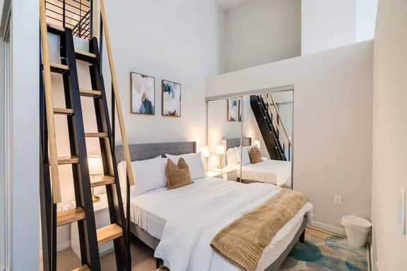 Pool, Gym, Free parking, 5 mins walk to Paycor - Image 3