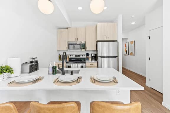 Luxury 1BD Gym, Rooftop, Street Parking by DT, UMN - Image 5