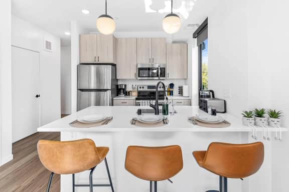 Modern Apt with Rooftop & Skyline Views - Image 5