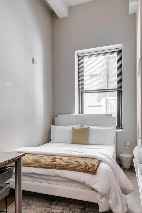 Luxe Studio with Rooftop Pool - Image 3