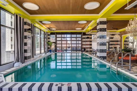 Luxe Studio with Rooftop Pool - Image 2