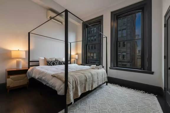 Stylish Downtown 2BR Ste - Image 4