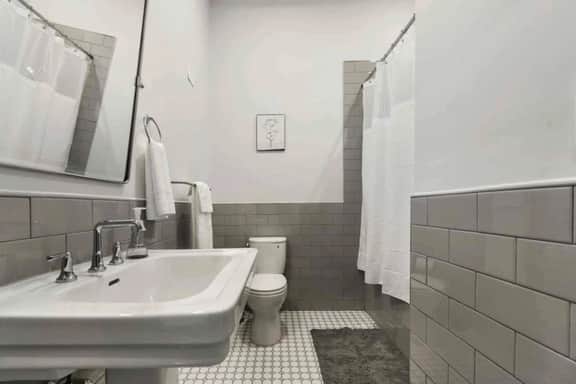 Stylish Downtown 2BR | Walkable to NFL - Image 4