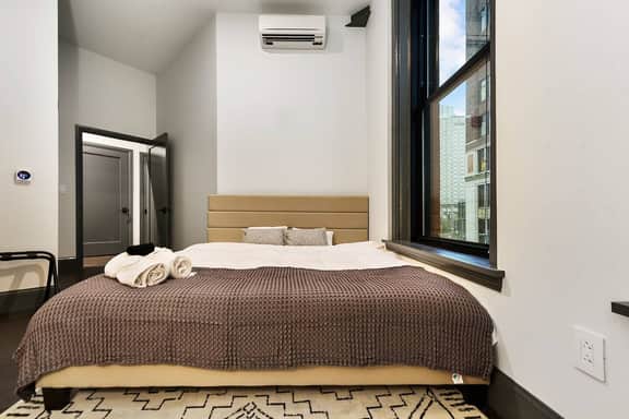 Comfortable 2BR — Conveni - Image 4