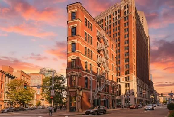 Urban 1BR Downtown–Close - Image 5