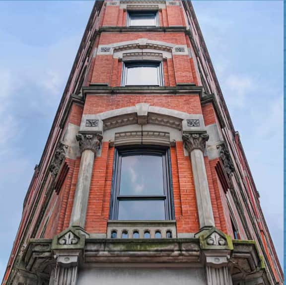 Stylish Downtown 1BR Near Festivals & Culture - Image 2
