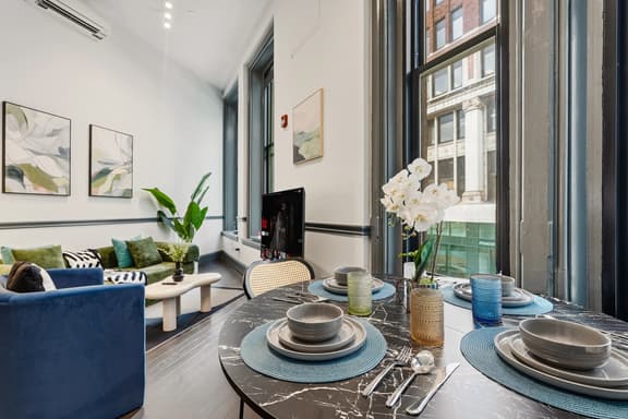 Stylish 1 Bed Downtown apartment with Sofa bed