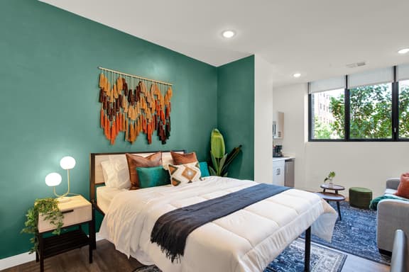 1BR Downtown Suite | Pool, Gym & Workspace