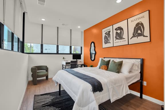 Stylish 2BR Suite OTR, Gym, Pool Downtown Access