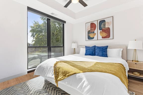 Modern Apt with Rooftop & City Views - Image 1
