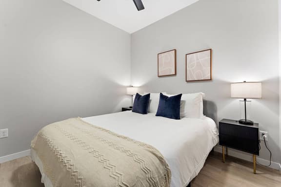 Downtown 2-Bed with Rooftop & Gym - Image 1