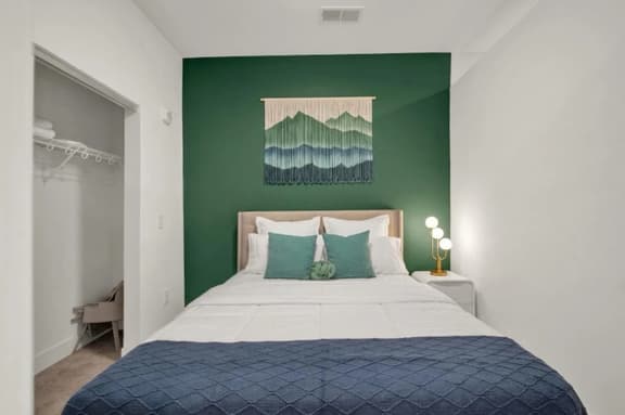 Modern 1BR CIN Suite | Pool, Gym - Image 1