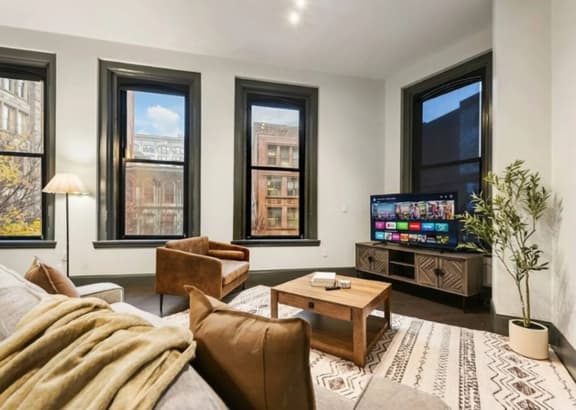 Comfortable 2BR — Conveni - Image 1