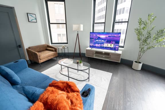 Urban 1BR Downtown–Close - Image 1