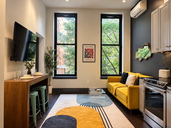 Stylish Downtown 1BR Near Festivals & Culture - Image 1