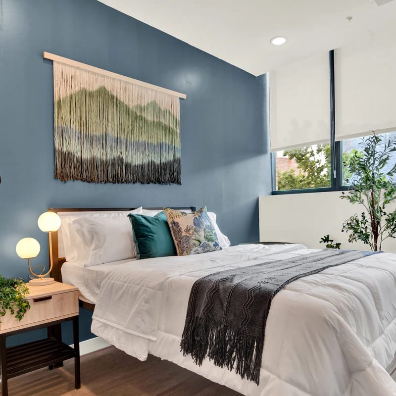 Cozy Sunlit 1BR | OTR | Pool, Gym, Workstation